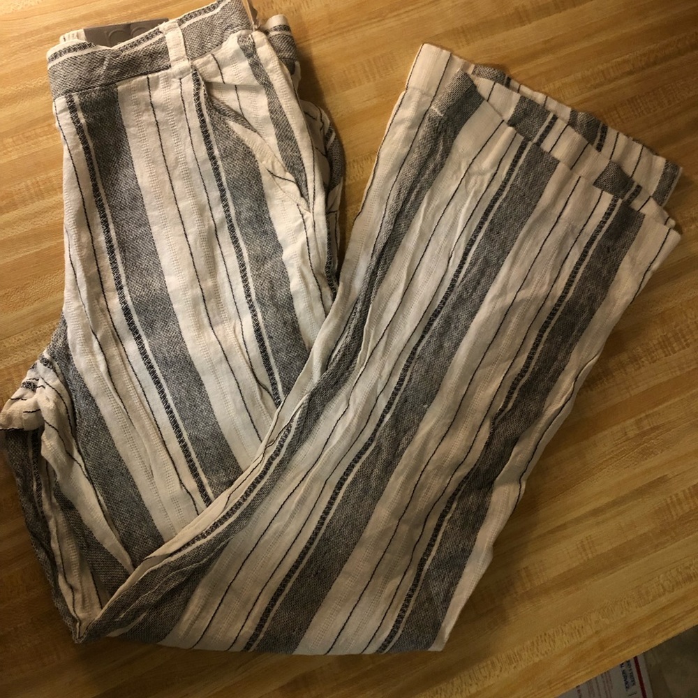 LADYS NEW WITH TAGS MAURICES  PANTS